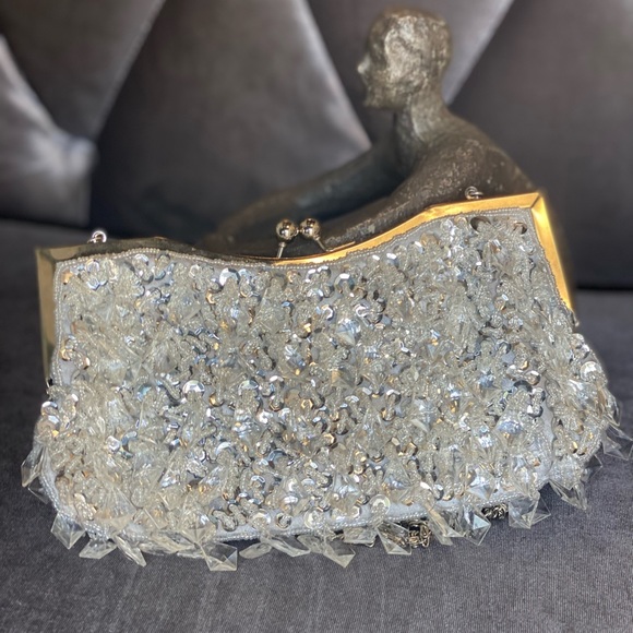 Beautiful beaded clutch so unique for a gala or any special event . - Picture 2 of 12